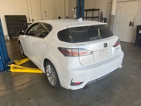 Used 2015 Lexus CT 200h w/ Navigation Package FWD image 9
