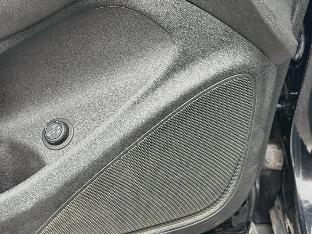 Used 2017 Buick Envision Essence FWD image 19
