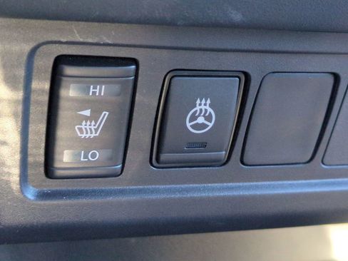 Used 2024 Nissan Frontier SL image 22