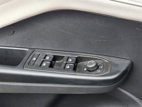 Used 2025 Volkswagen Taos SEL image 4