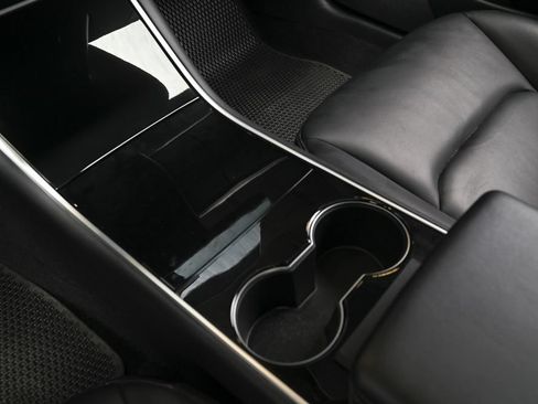 Used 2020 Tesla Model 3 Standard Range Plus RWD image 21