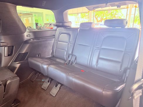 Used 2018 Lincoln Navigator Select w/ Technology Package RWD image 26