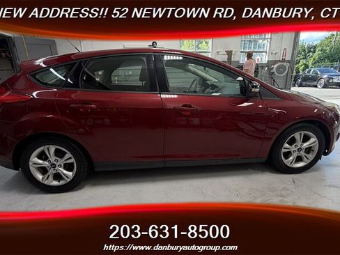 Used 2014 Ford Focus SE w/ SE Winter Package FWD image 6