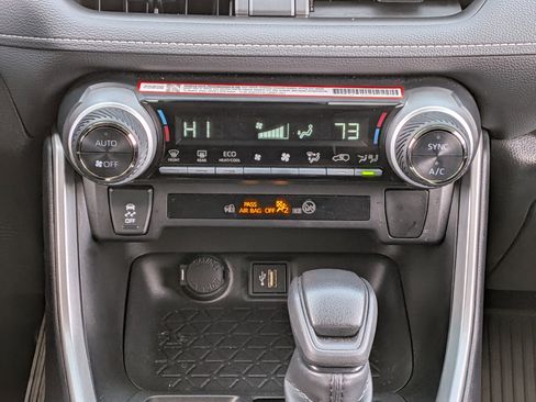 Certified 2025 Toyota RAV4 LE image 27