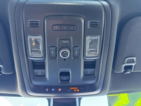 Used 2022 Chevrolet Tahoe Z71 w/ Luxury Package image 35