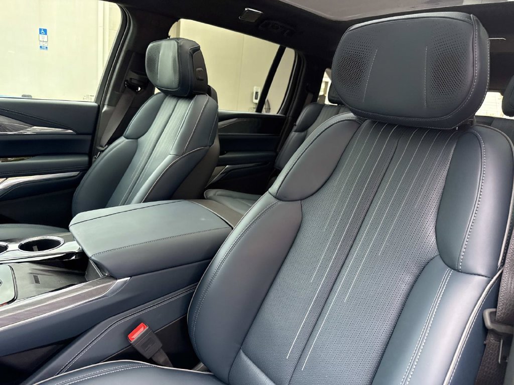New 2025 Cadillac Escalade IQ Sport 2 w/ LPO, ONYX Package AWD/4WD image 21
