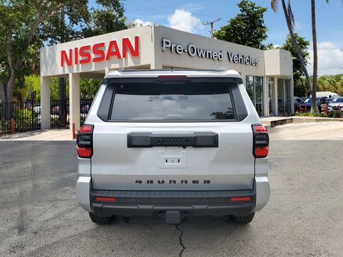 Used 2025 Toyota 4Runner SR5 image 5