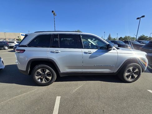 Used 2023 Jeep Grand Cherokee 4WD 4xe image 6