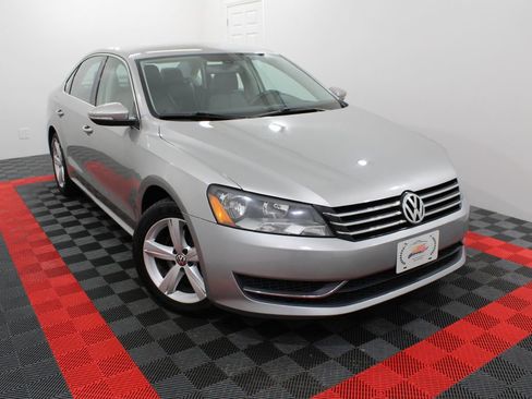 Used 2012 Volkswagen Passat 2.5 SE FWD image 1