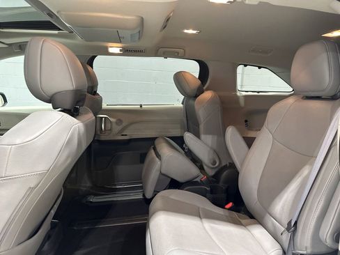 Used 2023 Toyota Sienna Limited AWD/4WD image 11
