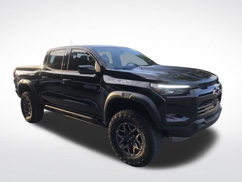 Used 2024 Chevrolet Colorado ZR2 AWD/4WD image 3