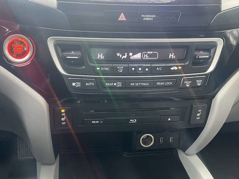 Used 2017 Honda Pilot Touring image 34