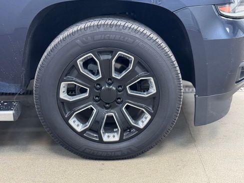 Used 2018 Chevrolet Tahoe LT w/ LT Signature Package image 4