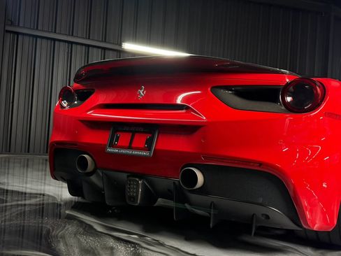 Used 2016 Ferrari 488 GTB RWD image 20