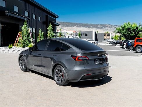 Used 2022 Tesla Model Y Performance AWD/4WD image 8