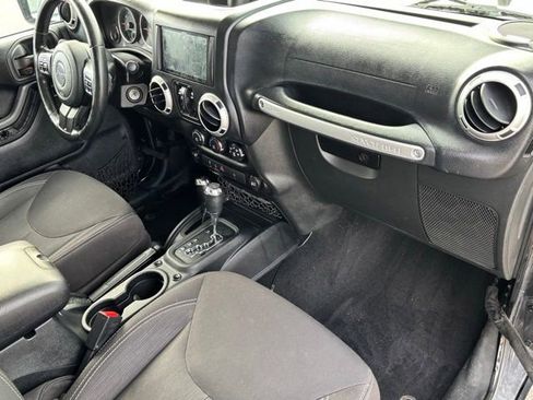 Used 2015 Jeep Wrangler Unlimited Sahara w/ Connectivity Group image 25