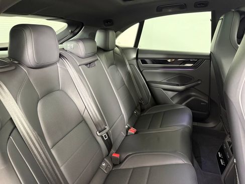 Certified 2025 Porsche Macan 4S Electric AWD/4WD image 18