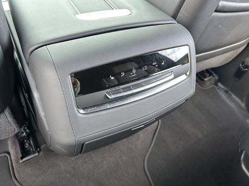 Used 2025 Cadillac Escalade ESV Premium Luxury image 47