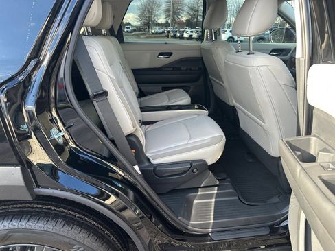 New 2026 Nissan Pathfinder SL w/ SL Premium Package FWD image 15