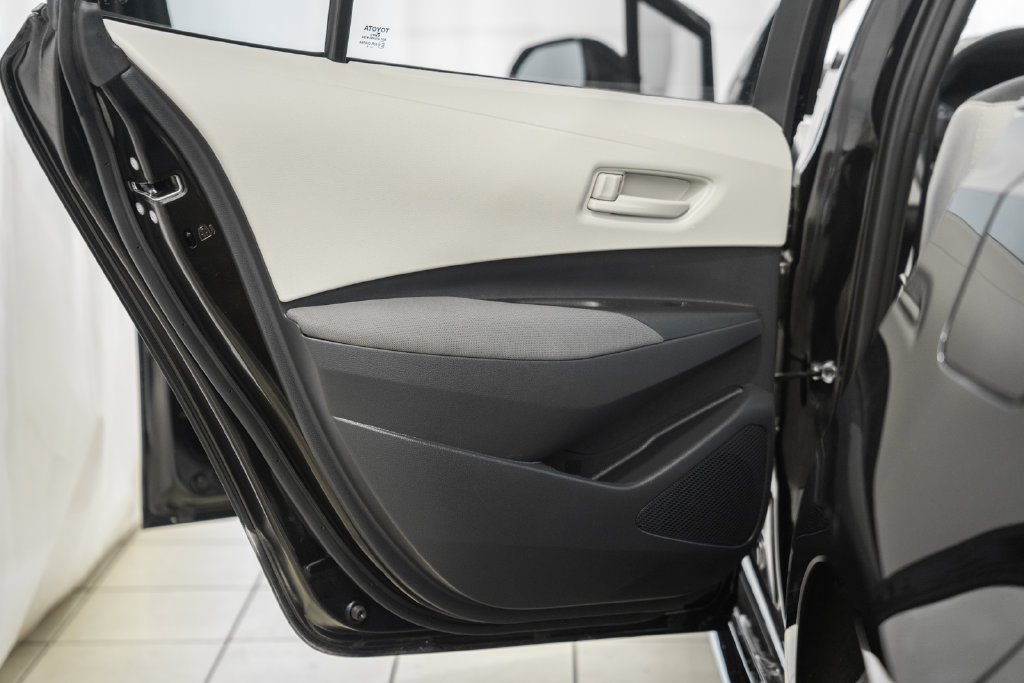 Used 2025 Toyota Corolla LE FWD image 28