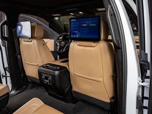 Used 2023 Chevrolet Suburban Premier w/ Premium Package image 32