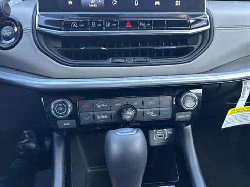 Used 2026 Jeep Compass Limited AWD/4WD image 26