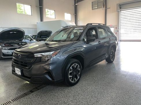 Used 2025 Subaru Forester AWD/4WD image 3