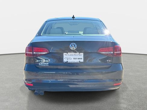 Used 2017 Volkswagen Jetta SE image 6