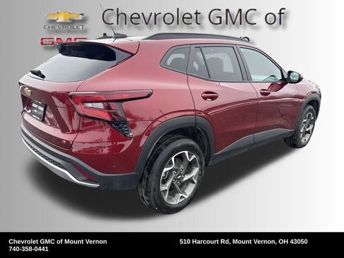 Used 2024 Chevrolet Trax LT w/ LT Convenience Package image 5