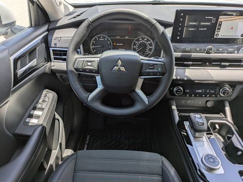 New 2026 Mitsubishi Outlander SE FWD image 17