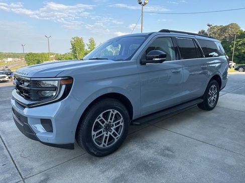 Used 2025 Ford Expedition Max Active RWD image 3