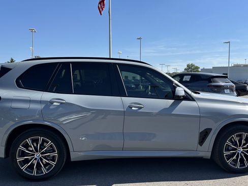 Used 2026 BMW X5 xDrive40i w/ M Sport Package AWD/4WD image 11