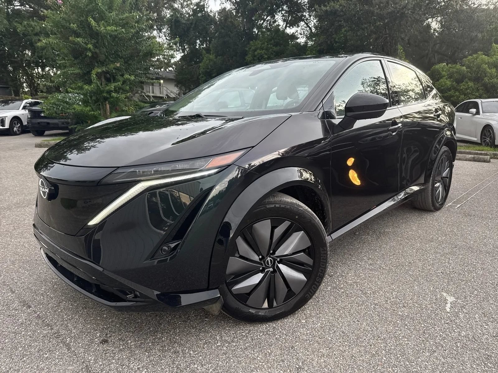 Used 2023 Nissan Ariya AWD image 2