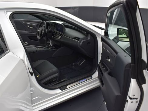 New 2025 Lexus ES 300h w/ Premium Package image 10