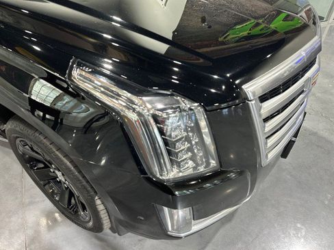 Used 2019 Cadillac Escalade ESV Premium Luxury AWD/4WD image 14