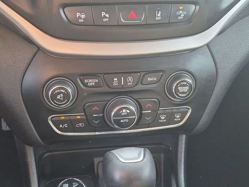 Used 2018 Jeep Cherokee Trailhawk w/ Quick Order Package 27L AWD/4WD image 23