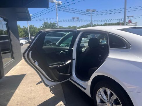Used 2023 Chevrolet Malibu LT image 9