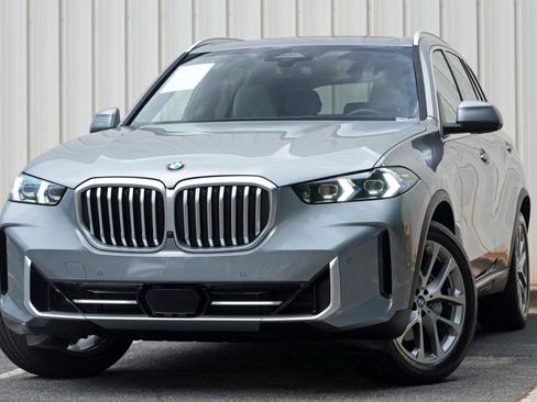 Used 2024 BMW X5 sDrive40i w/ Premium Package RWD image 3