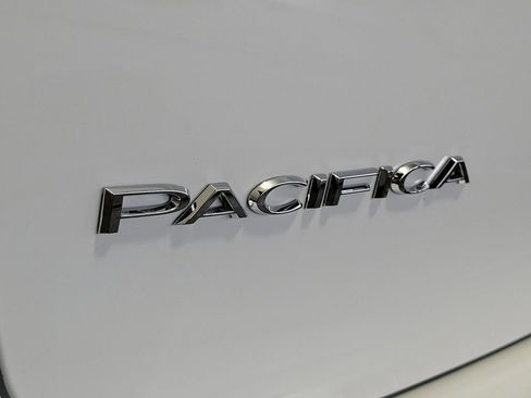New 2026 Chrysler Pacifica Select image 7