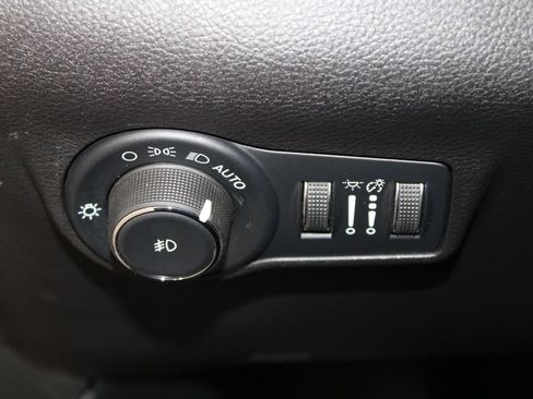 Used 2025 Jeep Compass Latitude AWD/4WD image 38