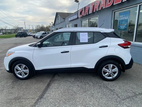Used 2018 Nissan Kicks S image 8