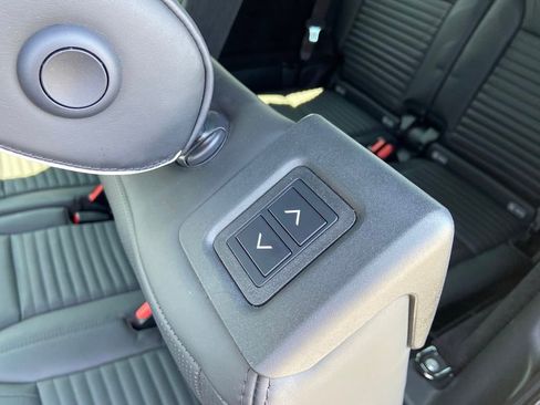 Used 2019 Land Rover Discovery HSE Luxury image 19