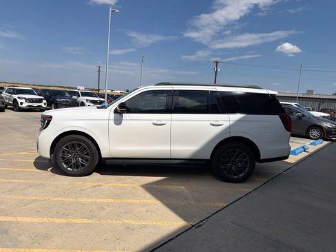 New 2026 Ford Expedition Platinum w/ Stealth Appearance Package AWD/4WD image 4