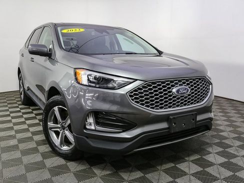 Used 2023 Ford Edge SEL w/ Convenience Package image 3