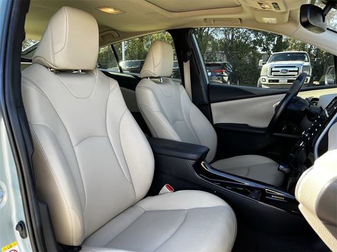 Used 2021 Toyota Prius XLE w/ Advanced Technology Package image 25