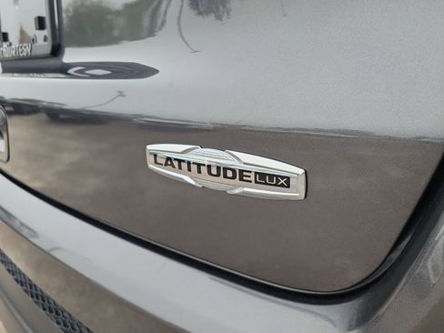 Used 2022 Jeep Compass Latitude w/ Sun and Sound Group image 10