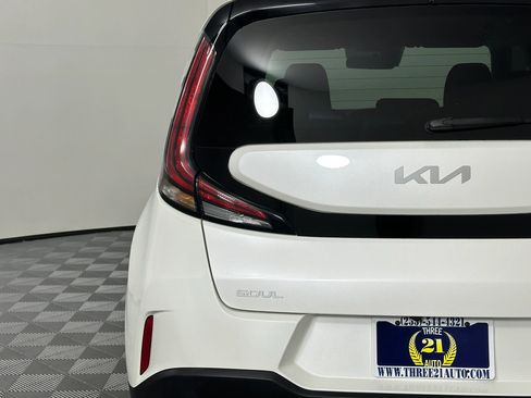 Used 2023 Kia Soul LX w/ LX Technology Package image 11