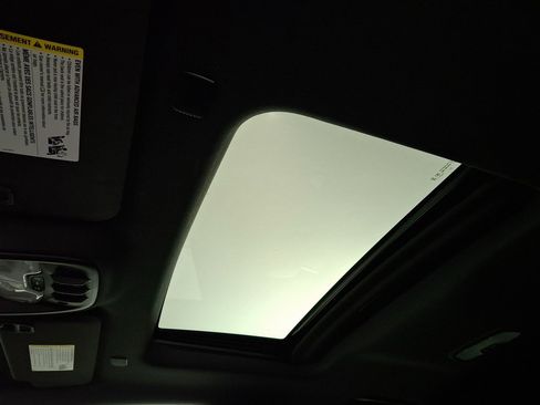 Used 2024 GMC Canyon Denali image 27