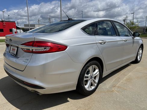 Used 2018 Ford Fusion SE FWD image 8