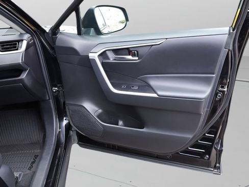 Certified 2025 Toyota RAV4 XLE AWD/4WD image 17